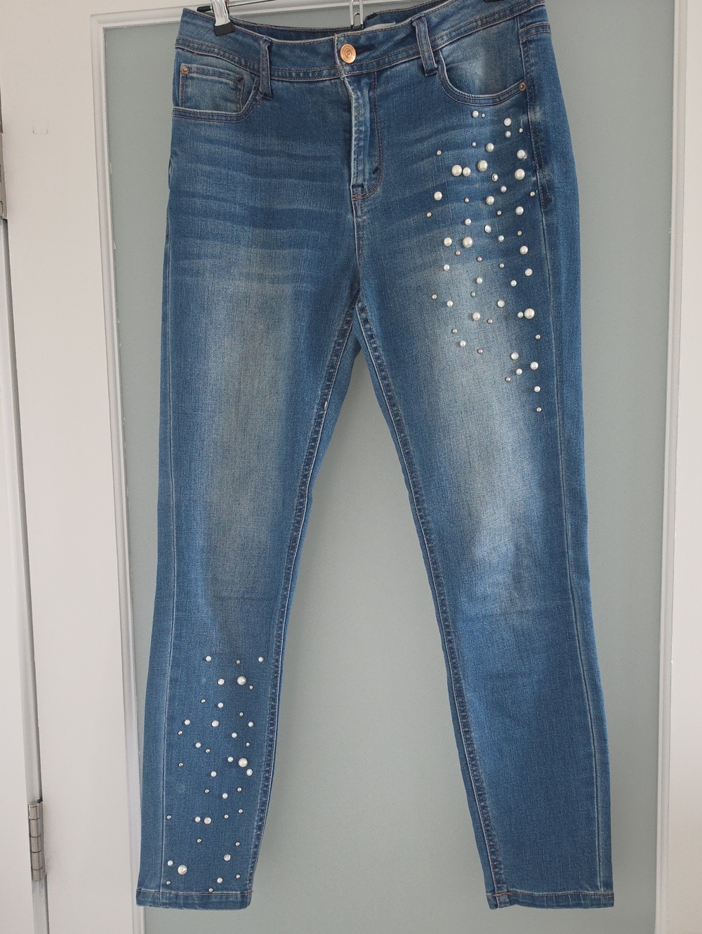 Women’s Blue Pearl-Embellished Cropped Jeans
